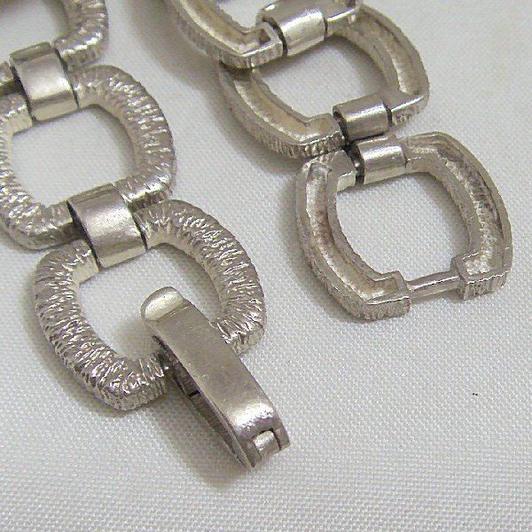 (b1264)Silver bracelet with square links.